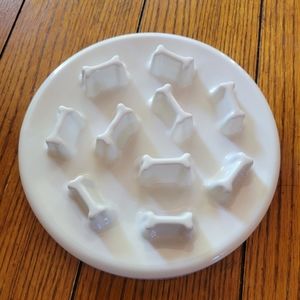 Dog and Puppy Food Dish Plate that Slows down Eating to Prevent Choking.